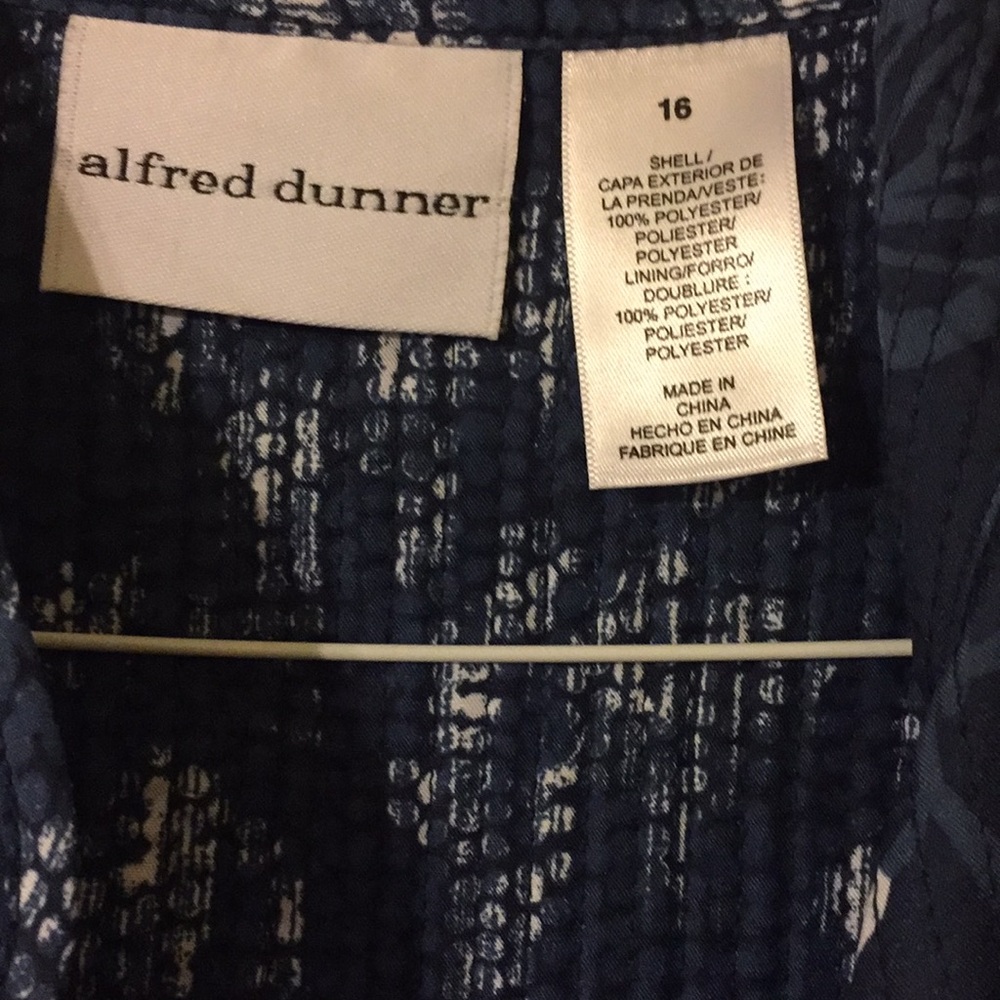 Women’s jacket - Picture 2 of 3
